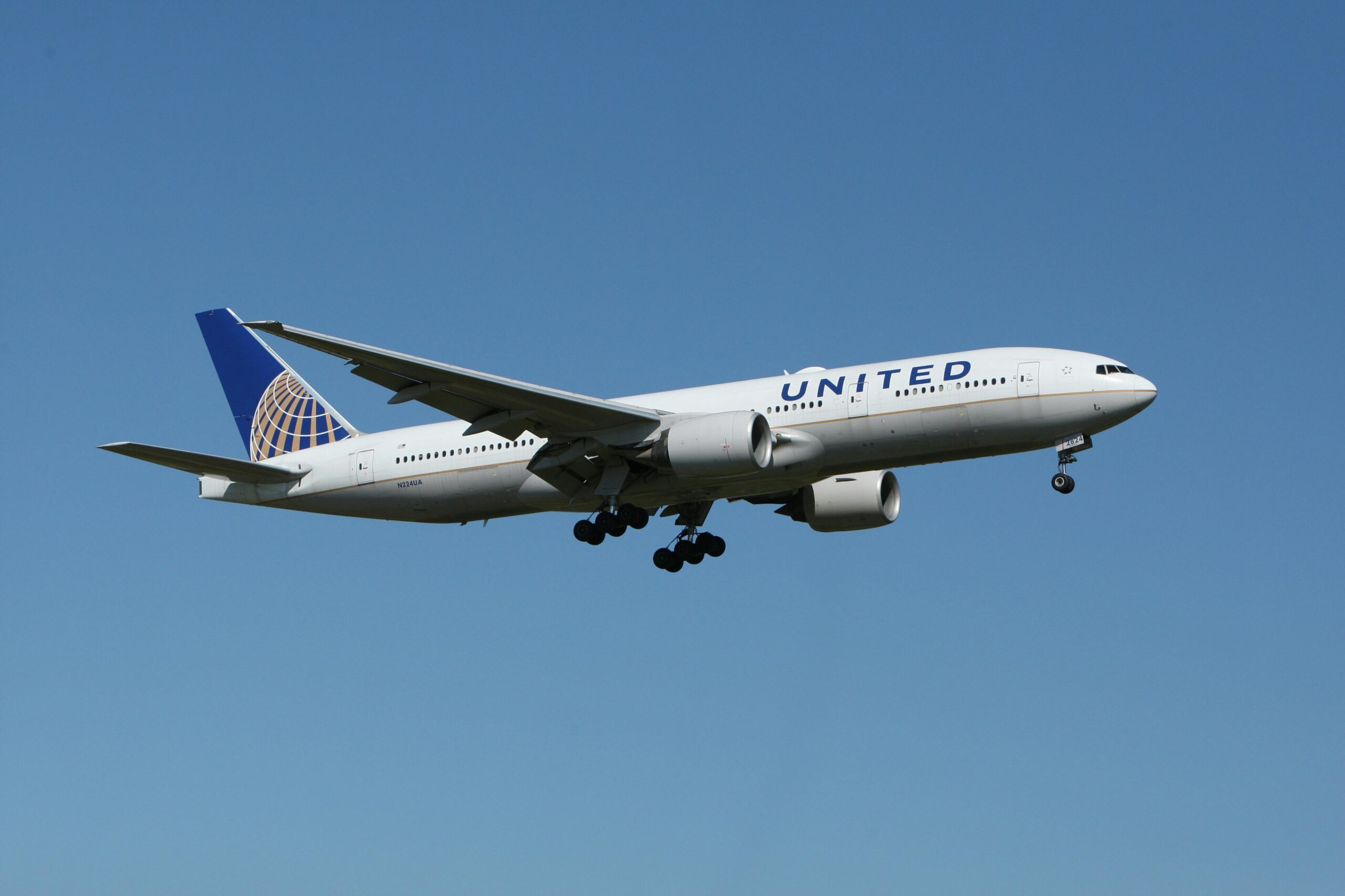 United Airlines Unveils Bold New Look for Boeing 787-8