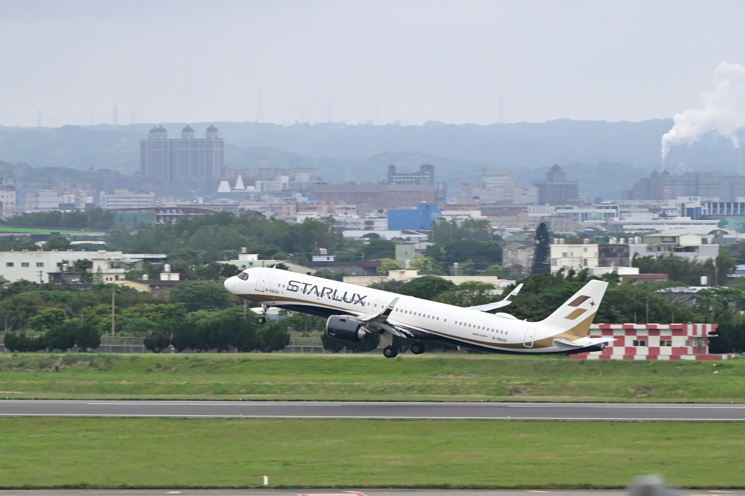 Starlux Airlines plane.