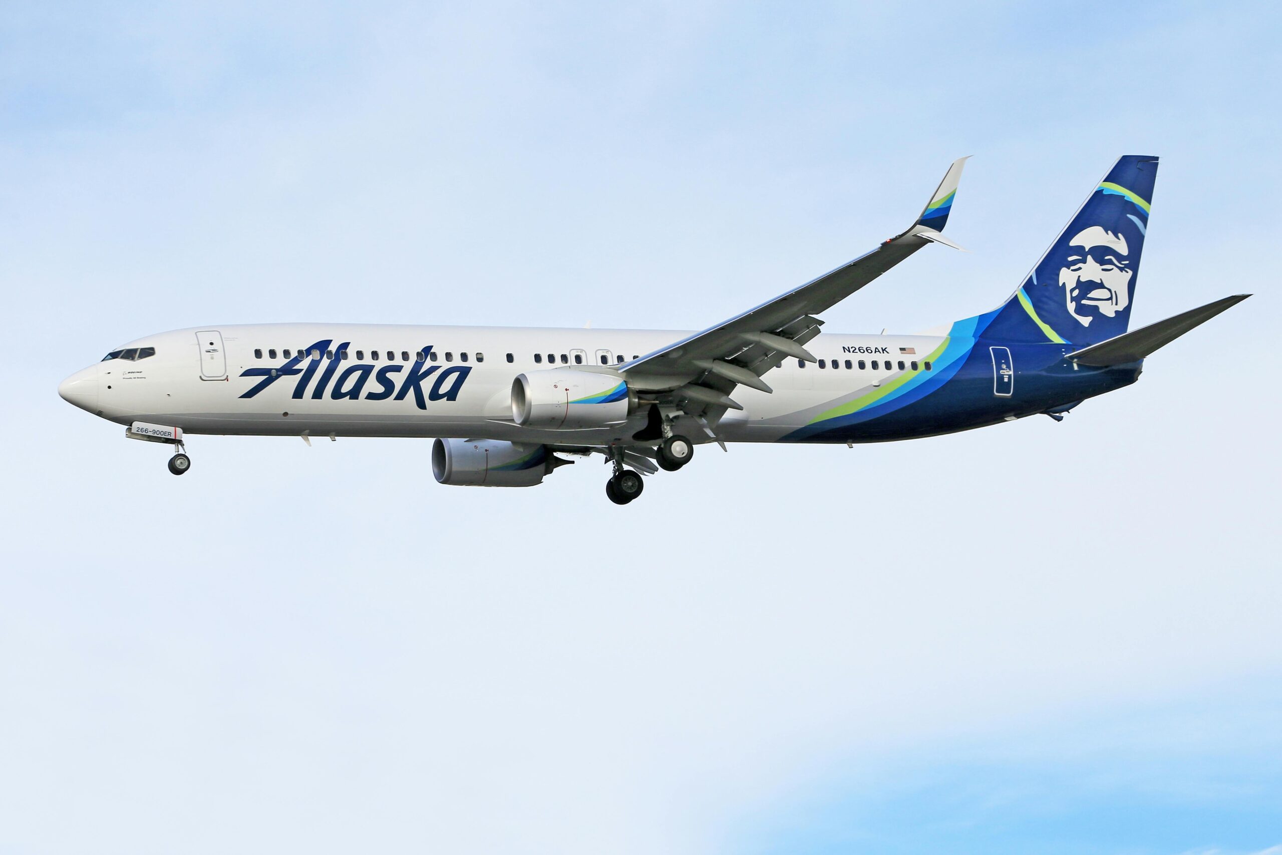 Alaska Airlines Says Goodbye to the Iconic Boeing 737-900!