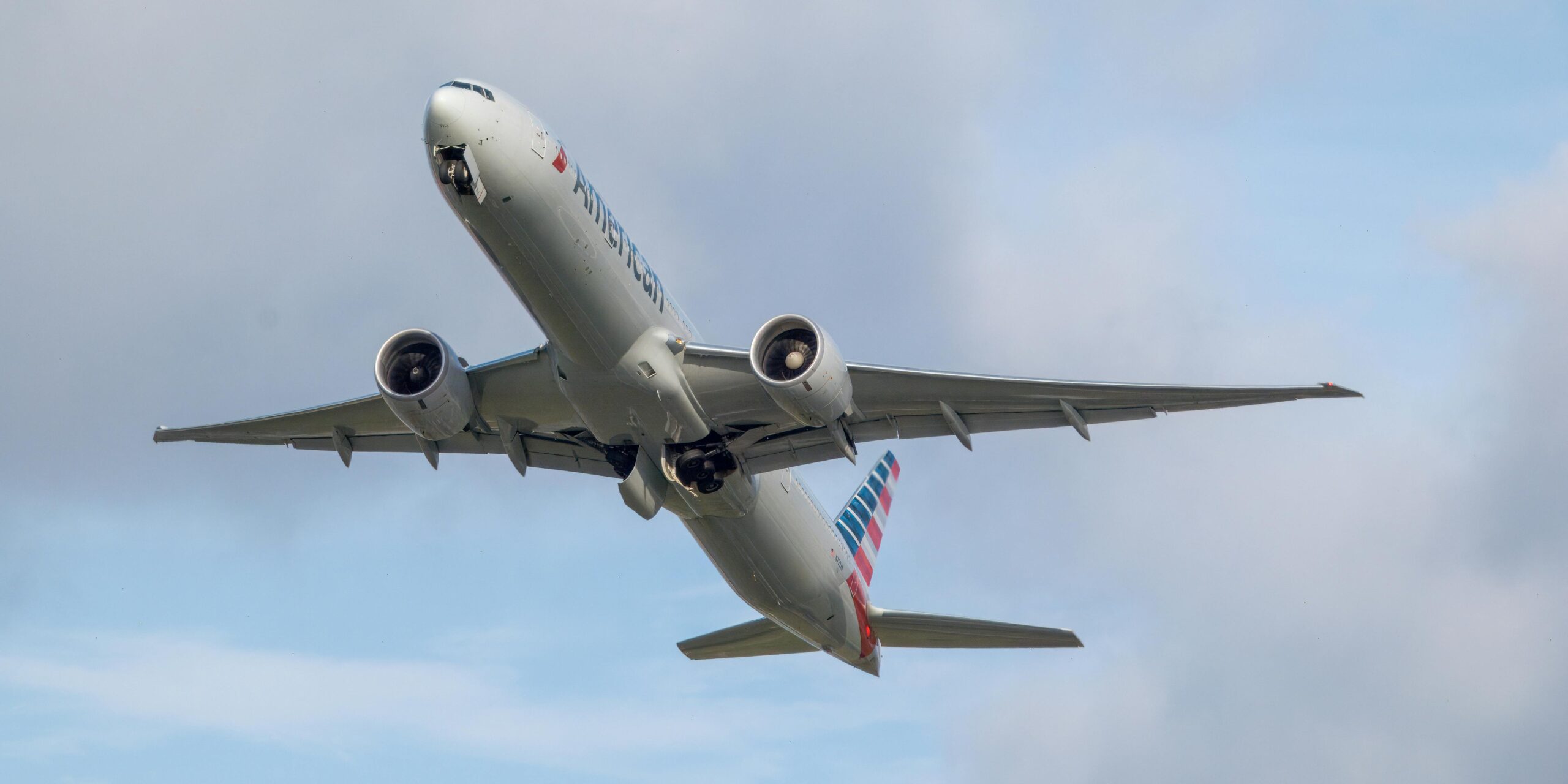 American Airlines Dreamliner Forced to Land After Technical Issue