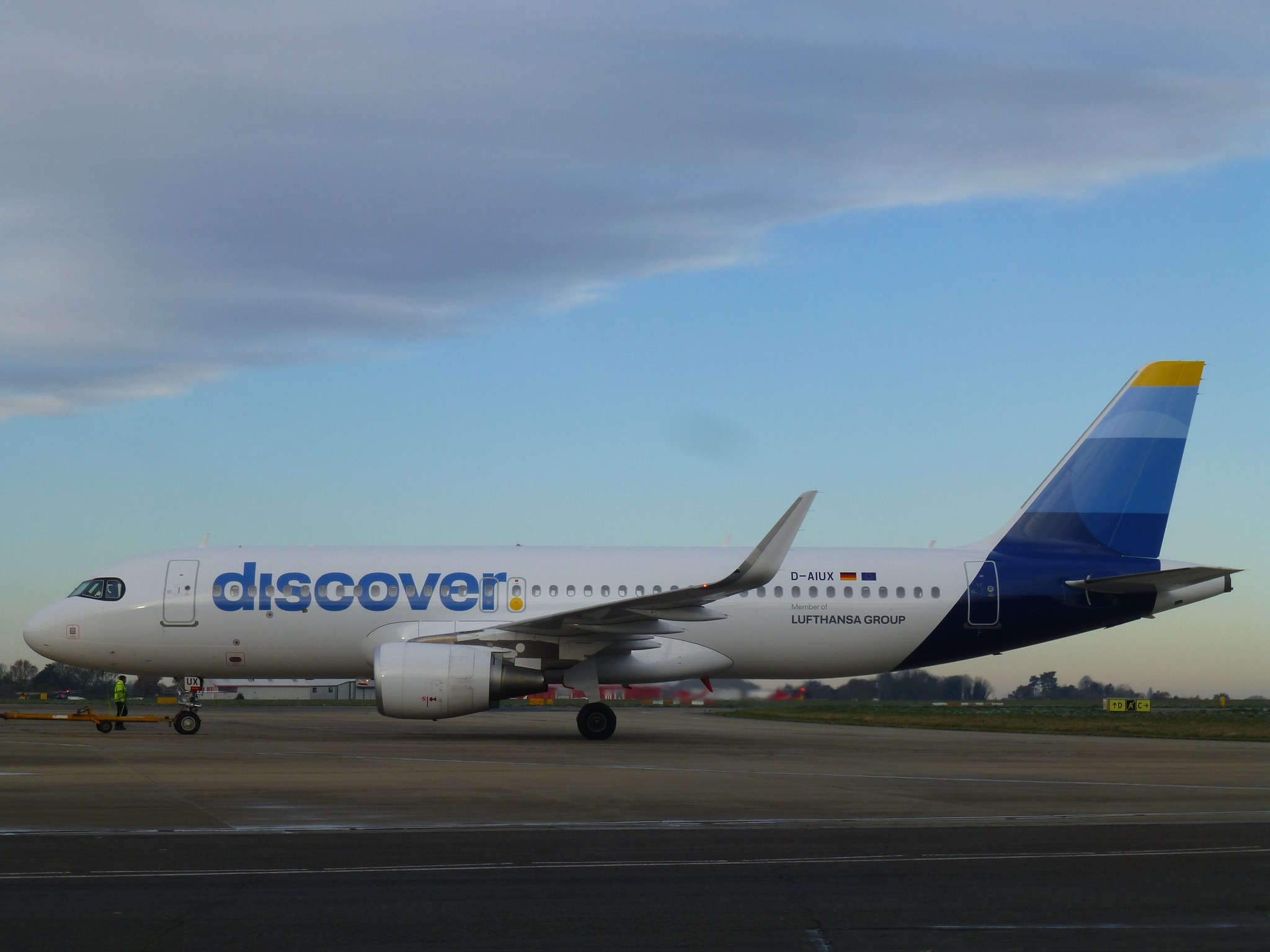 Discover Airlines plane