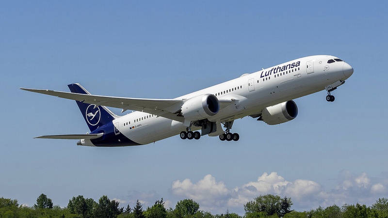 Lufthansa’s Boeing 787 Delays Explained: Awaiting FAA Approval for New Allegris Seat