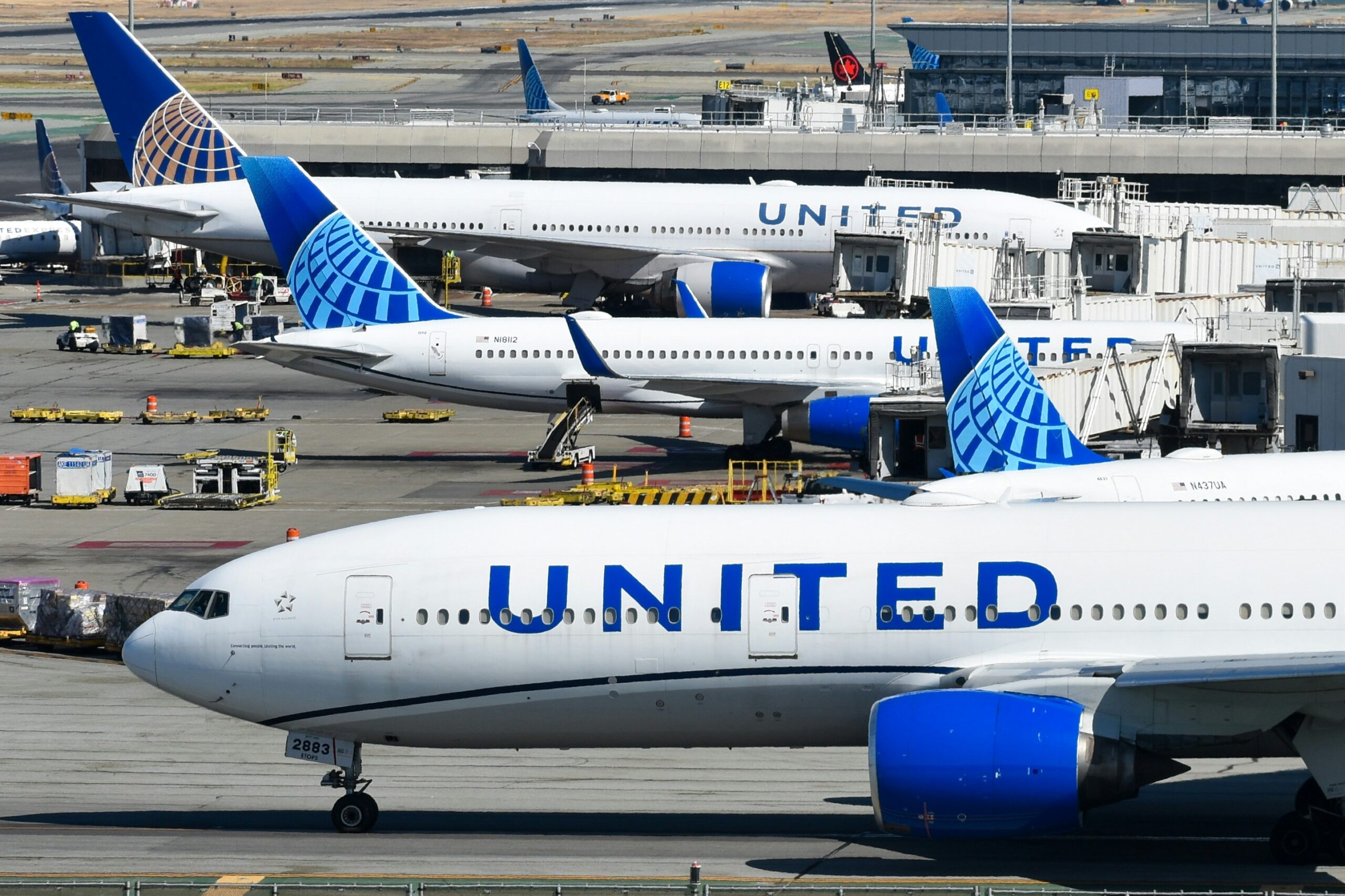 United Airlines planes