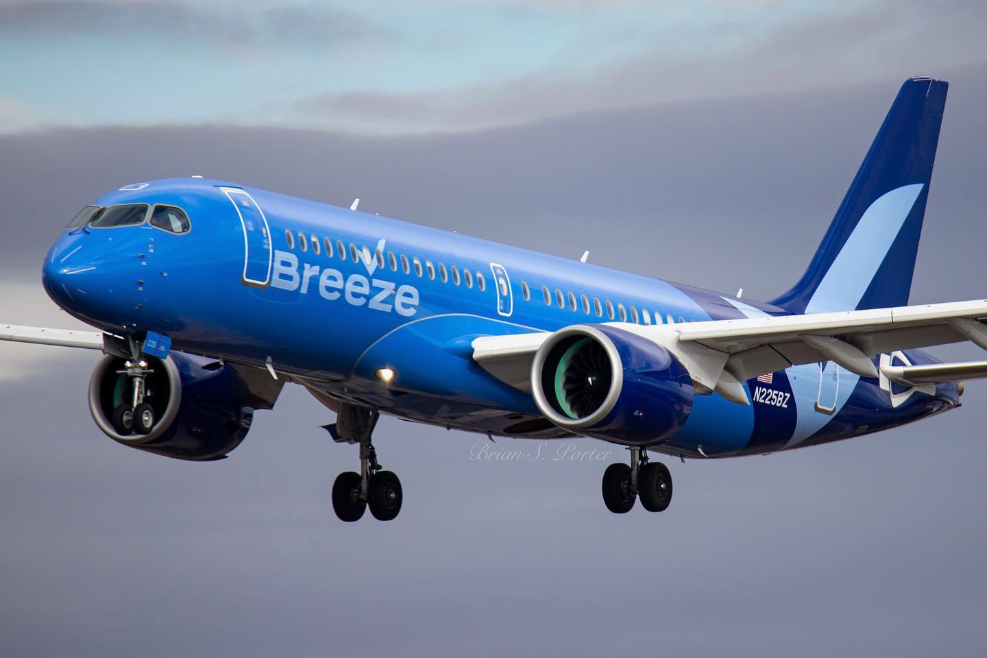 Breeze Airways plane